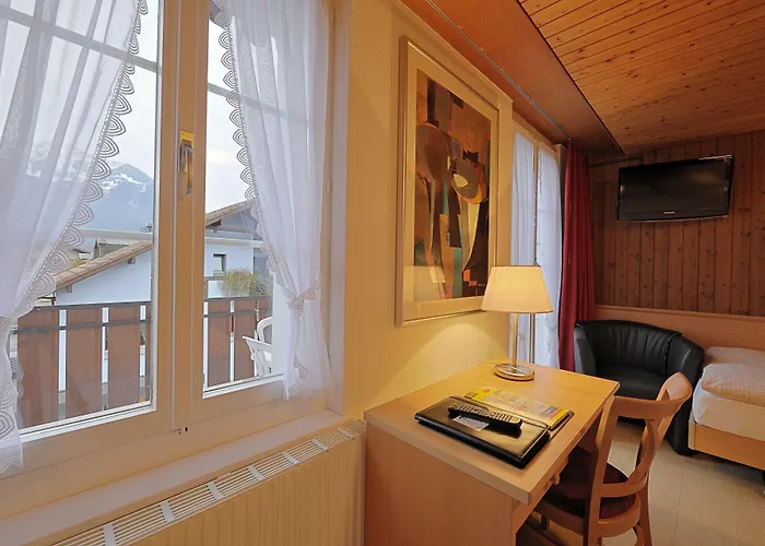 Hotel Roessli 2*